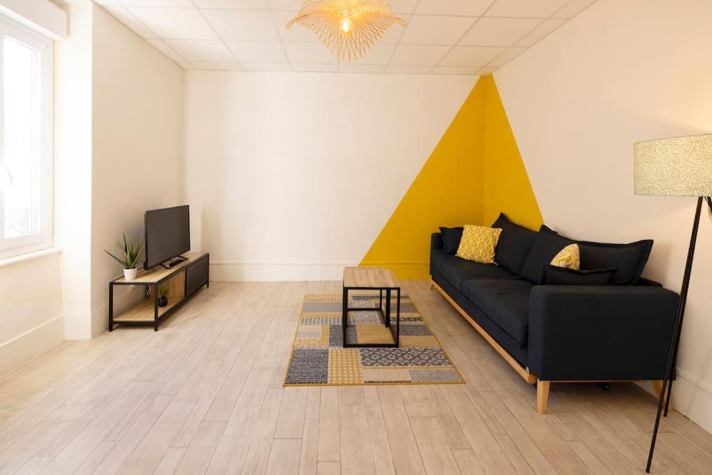 Le Cosy C - T2 Tout Equipe - Centre-Ville Gare Montluçon Eksteriør bilde